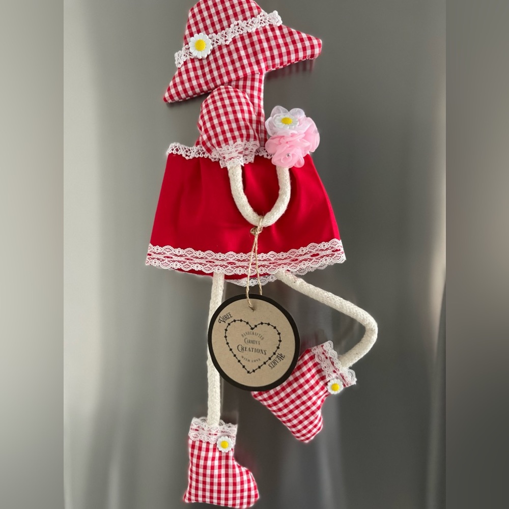 Magnetic doll to decorate the fridge and put your appointments